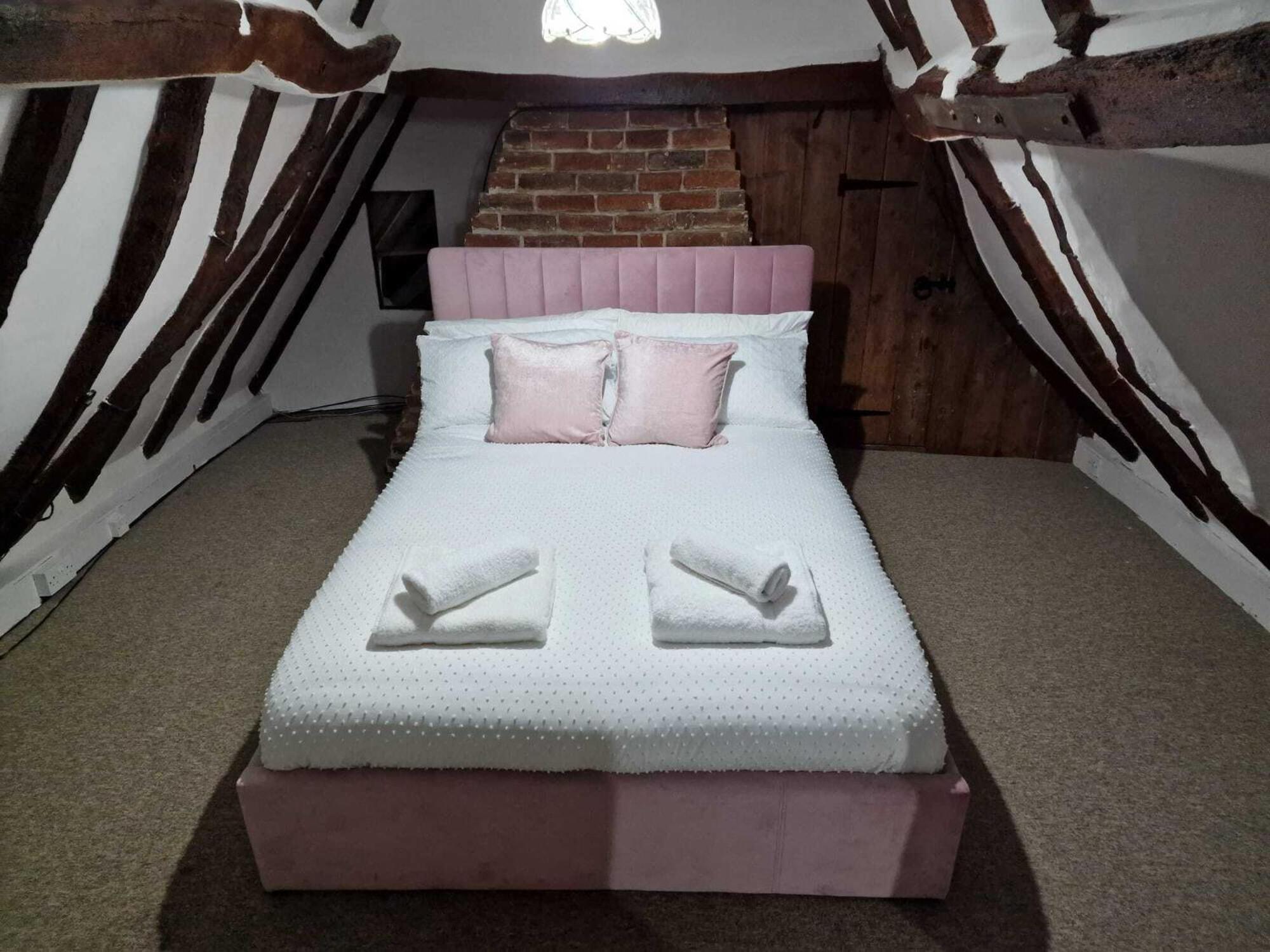 Two Bedroom Grade Ll Cottage At Az Luxury Stays Honey Horsefield With Wifi And Free Parking 헌돈 외부 사진